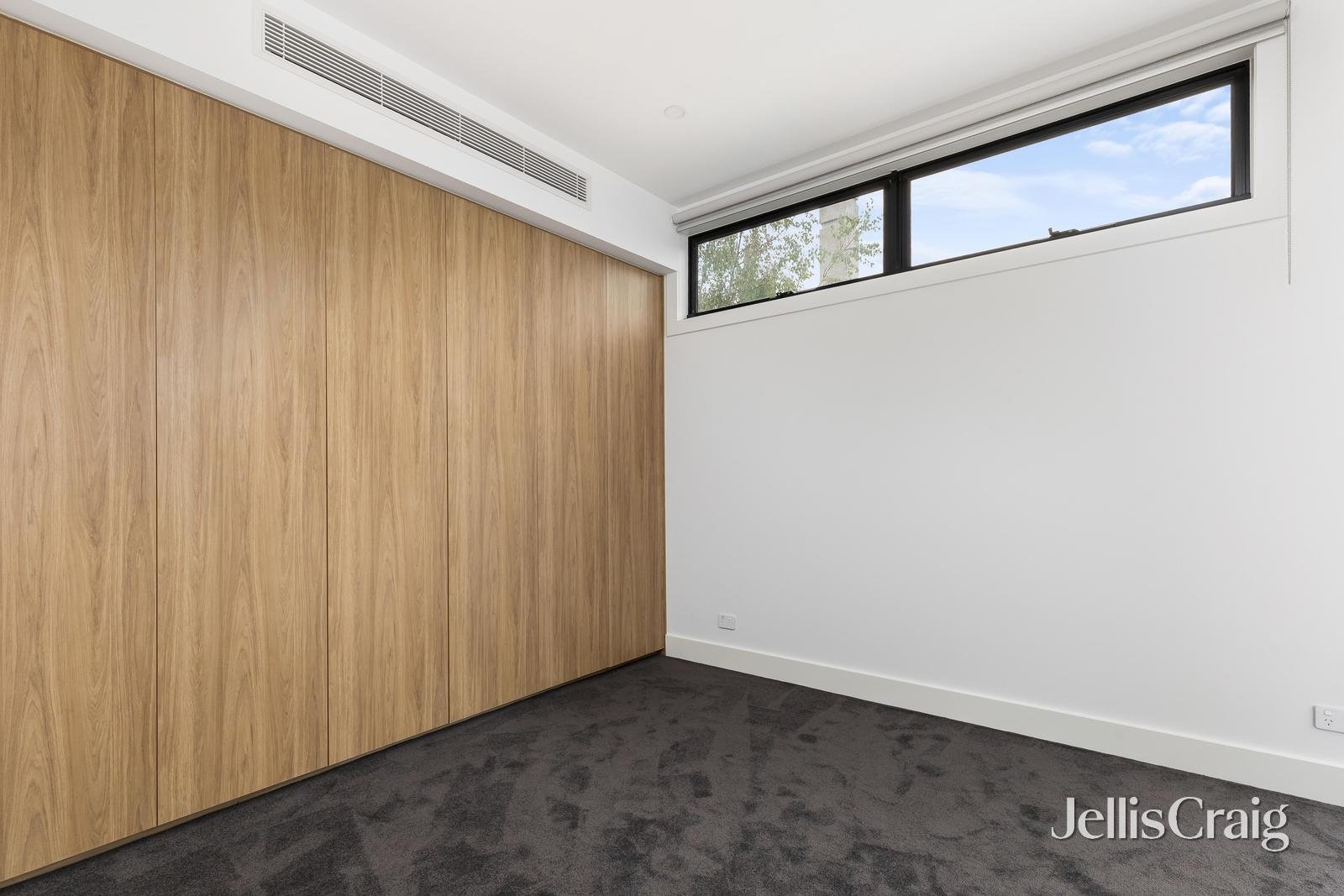 8 Cowra Street, Brighton image 7