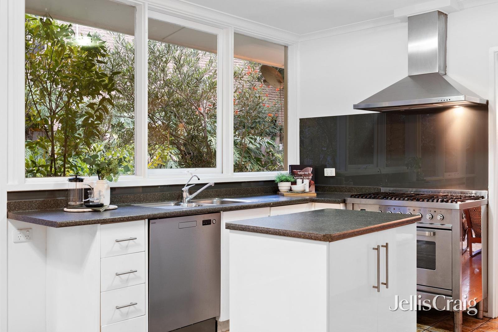 8 Crimson Avenue, Blackburn&nbsp;South image 6