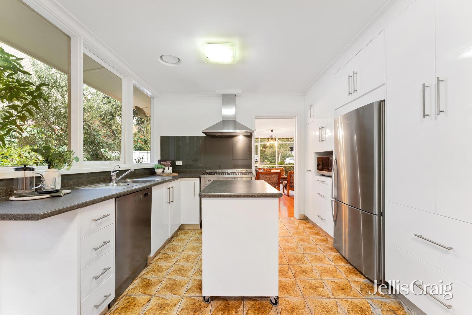 8 Crimson Avenue, Blackburn&nbsp;South image 7