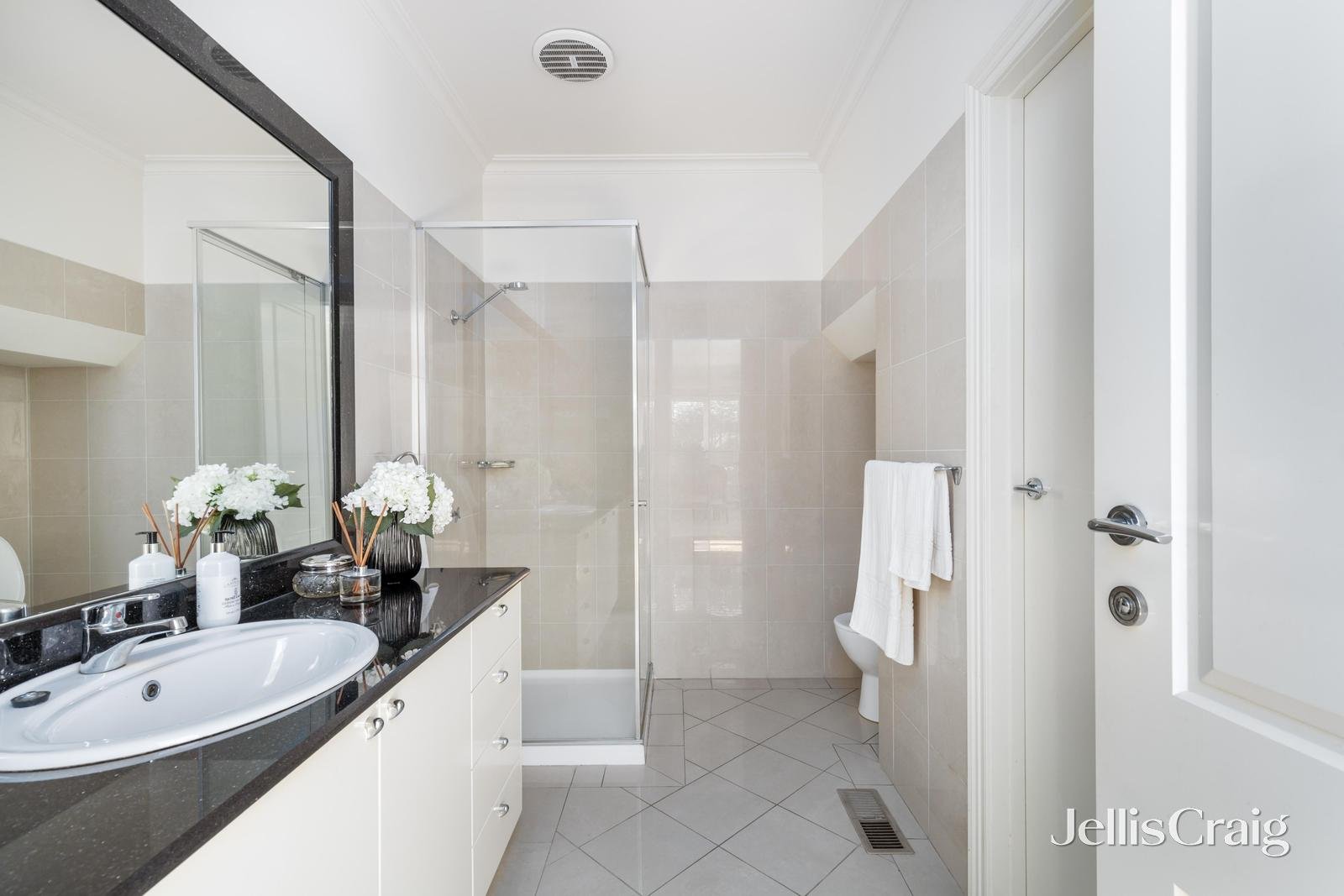 8 Crown Avenue, Camberwell image 6