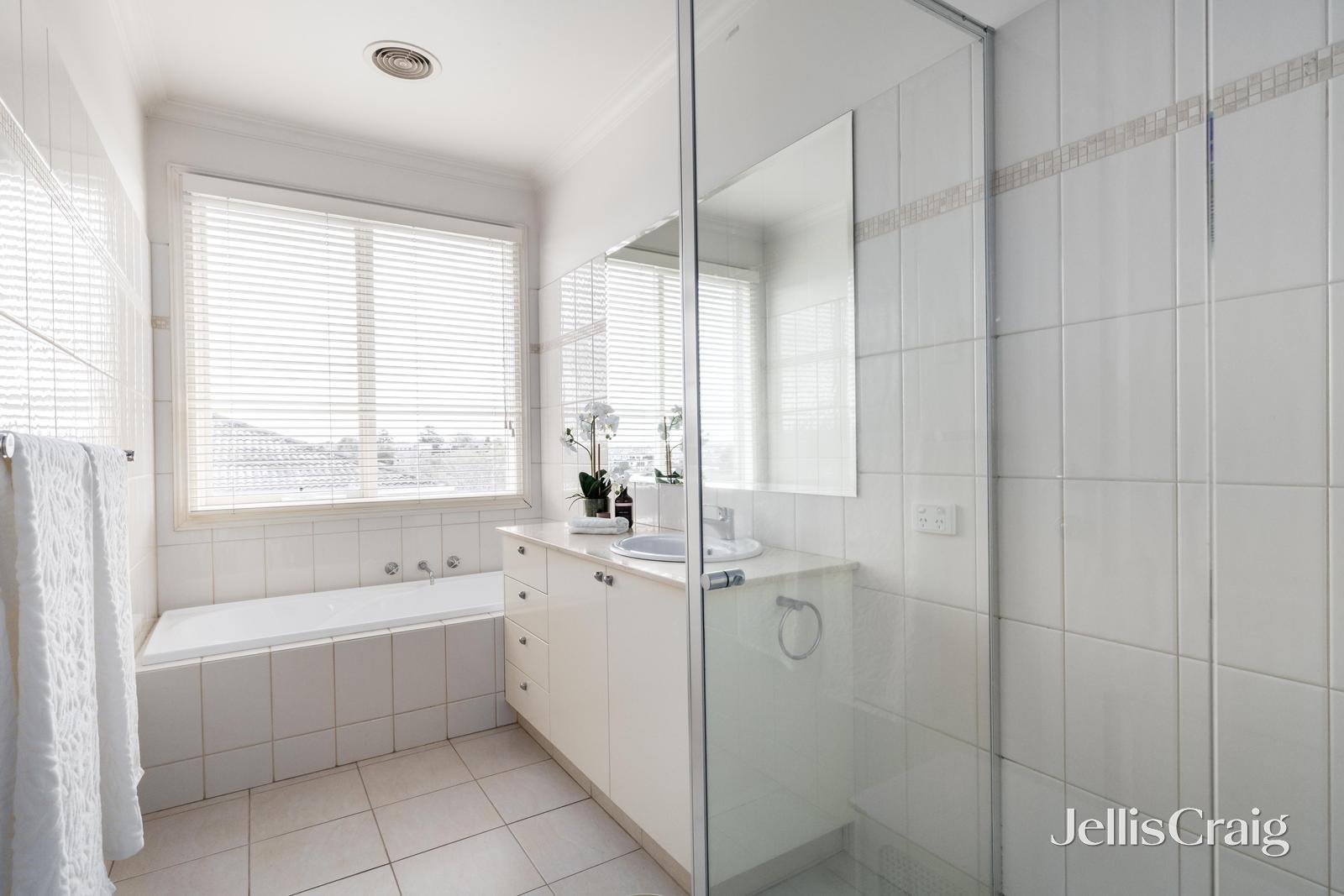 8 Crown Avenue, Camberwell image 16