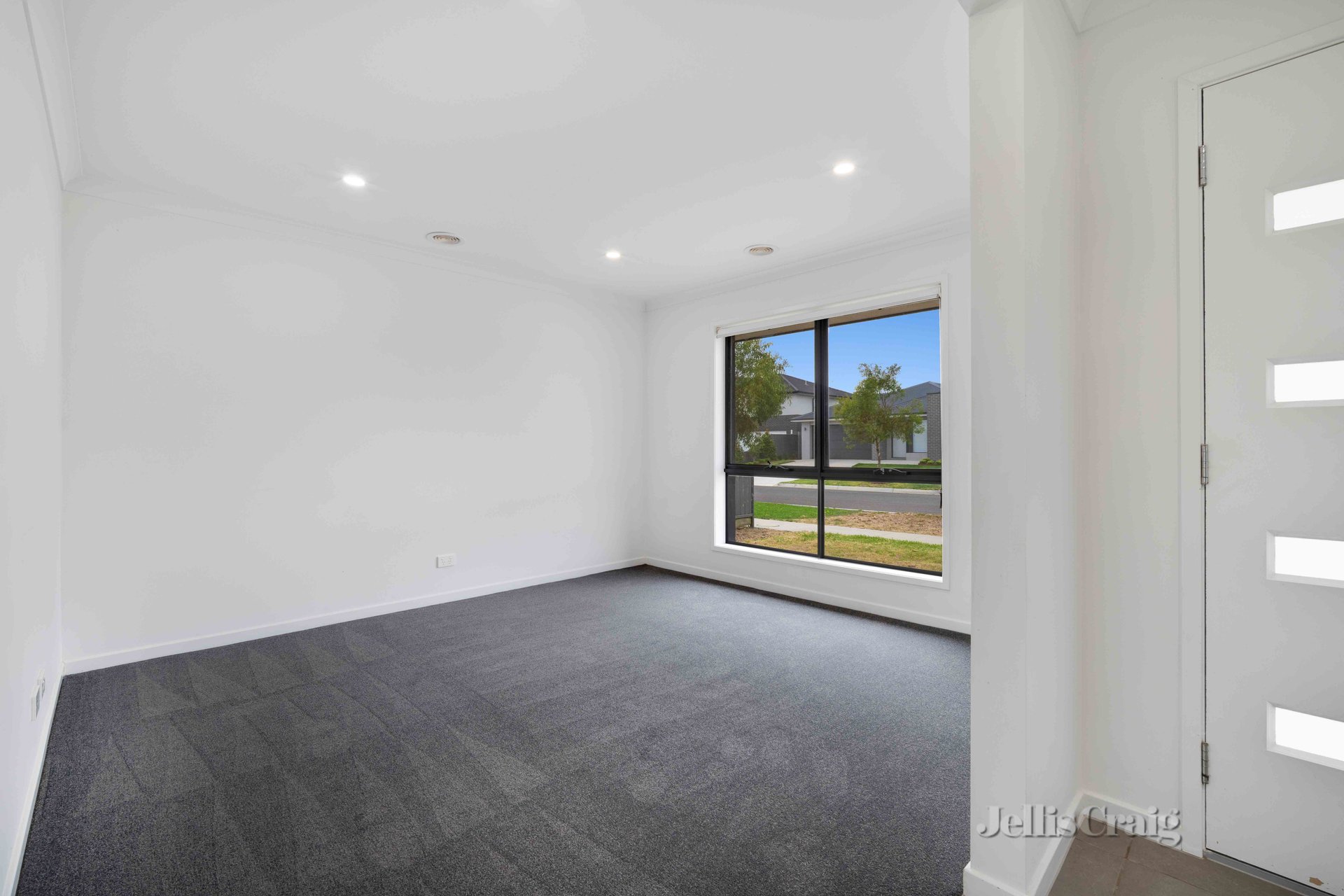 8 Crowther Drive, Lucas image 2