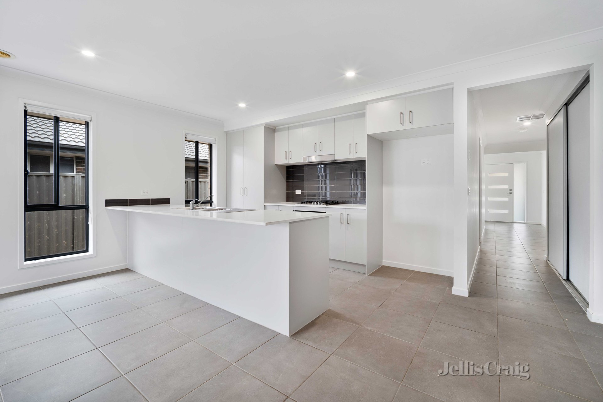 8 Crowther Drive, Lucas image 3