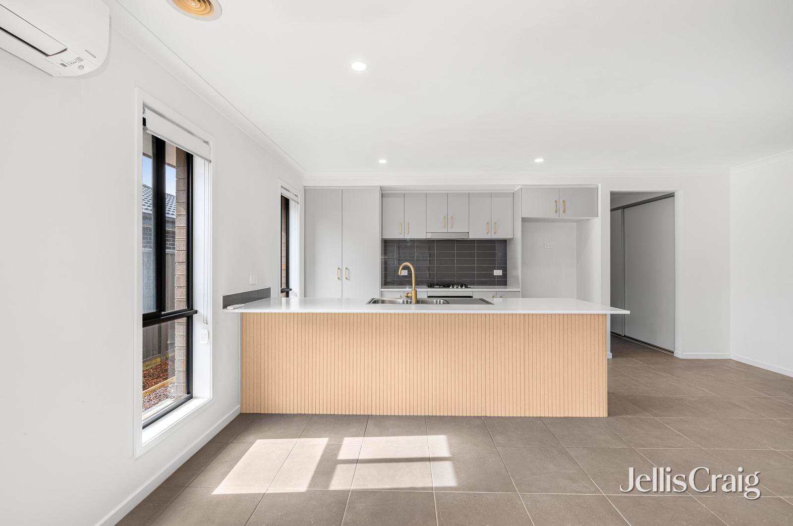 8 Crowther Drive, Lucas image 4
