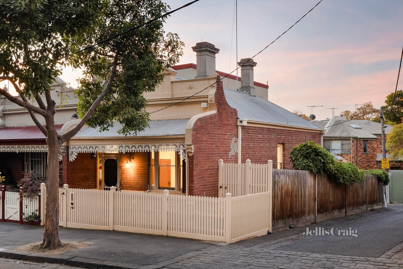 8 Curran Street, North Melbourne image 2