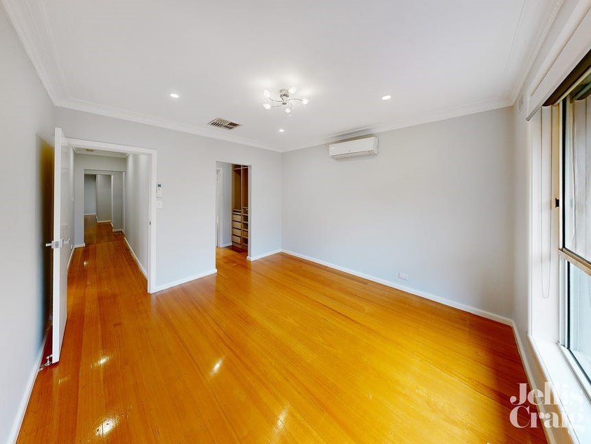 8 Curtin Street, Bentleigh East image 6