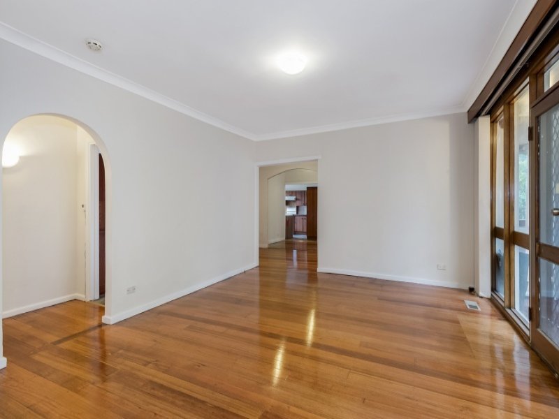 8 Cypress Avenue, Burwood image 3