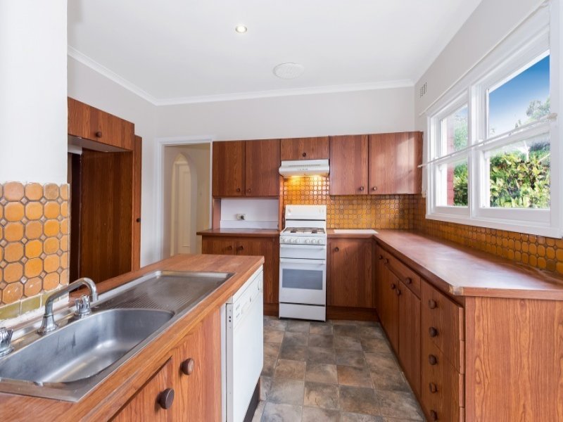 8 Cypress Avenue, Burwood image 4