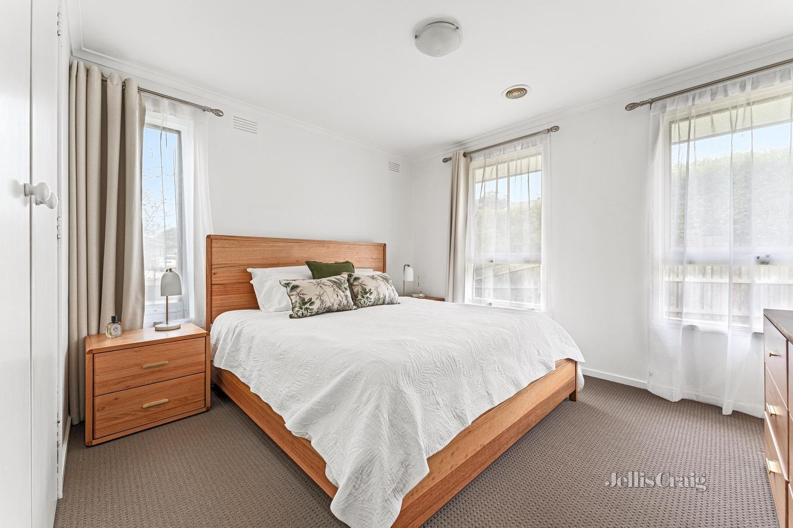 8 Daniel Court, Mentone image 7