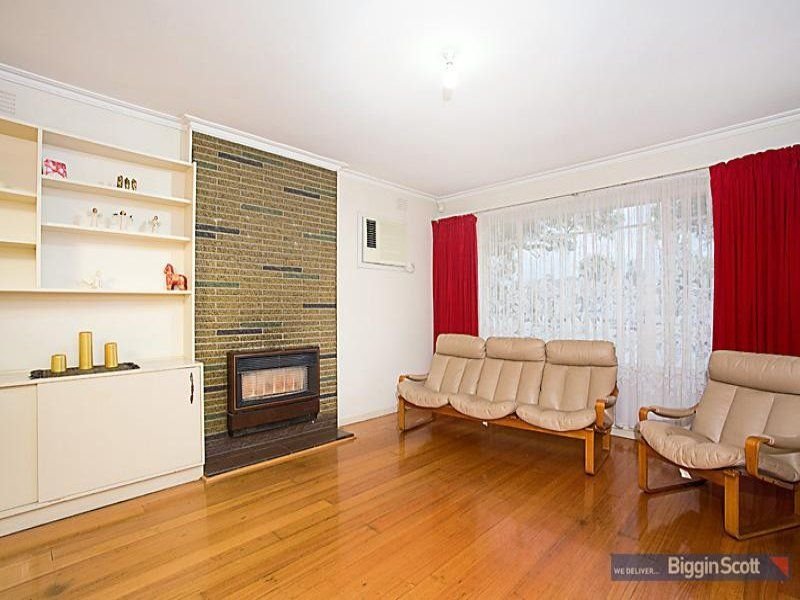 8 Deavey Court, Altona image 2