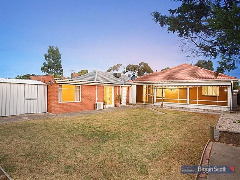 8 Deavey Court, Altona image 3