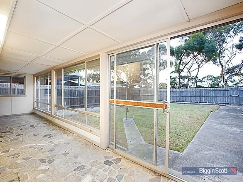 8 Deavey Court, Altona image 6