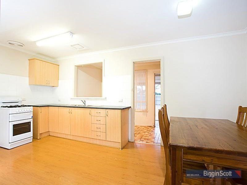 8 Deavey Court, Altona image 7