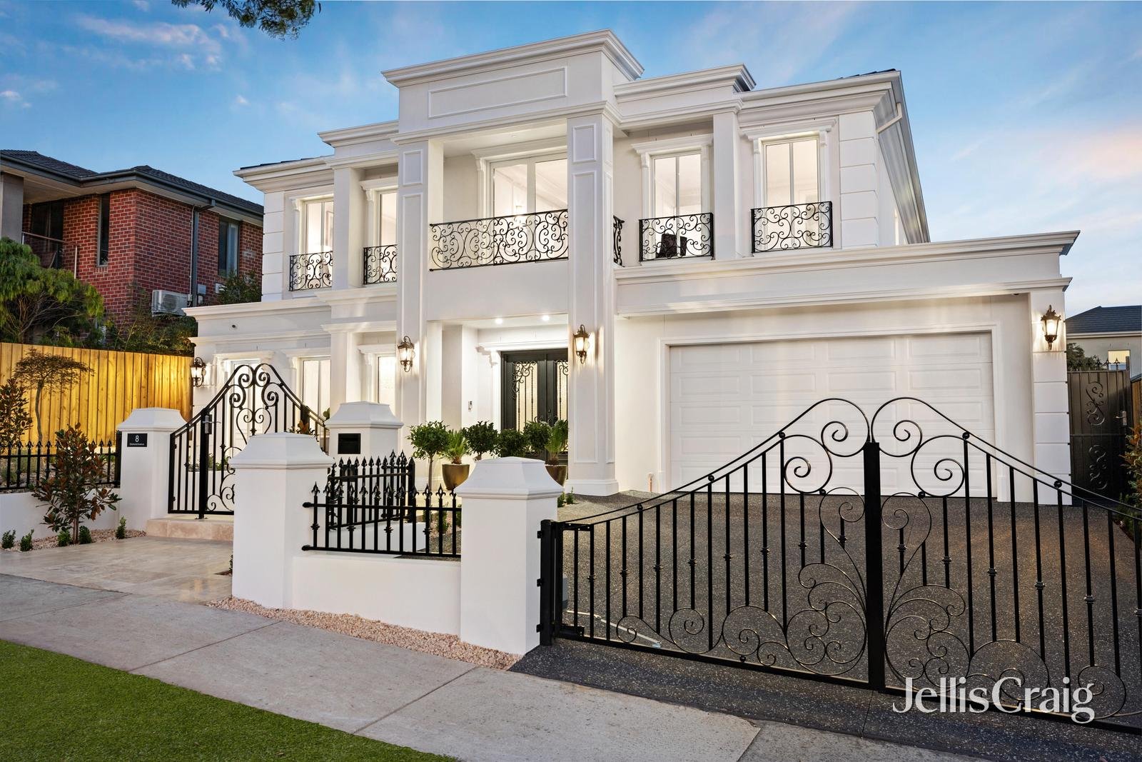 8 Diamond Avenue, Glen&nbsp;Waverley image 2