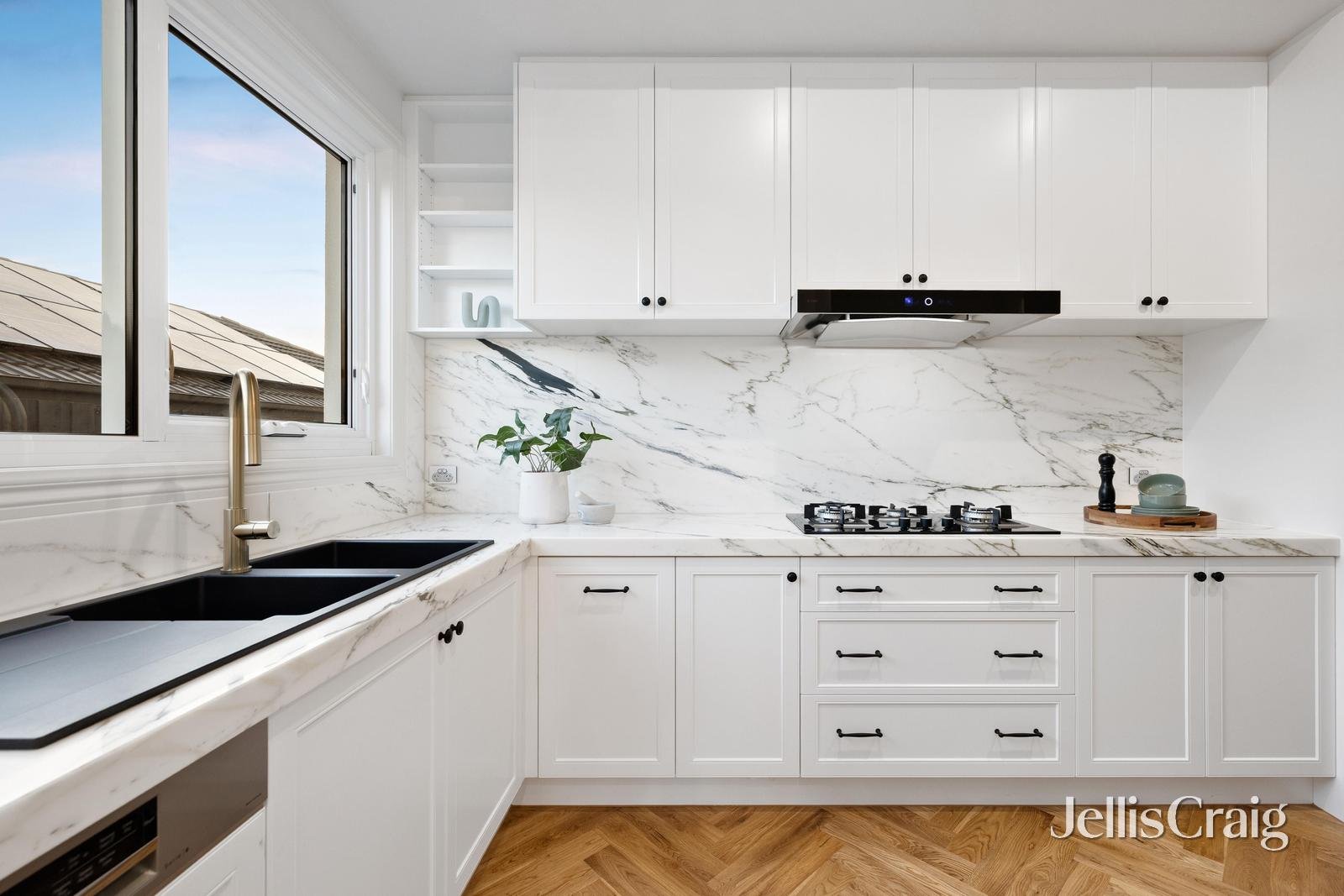 8 Diamond Avenue, Glen&nbsp;Waverley image 9