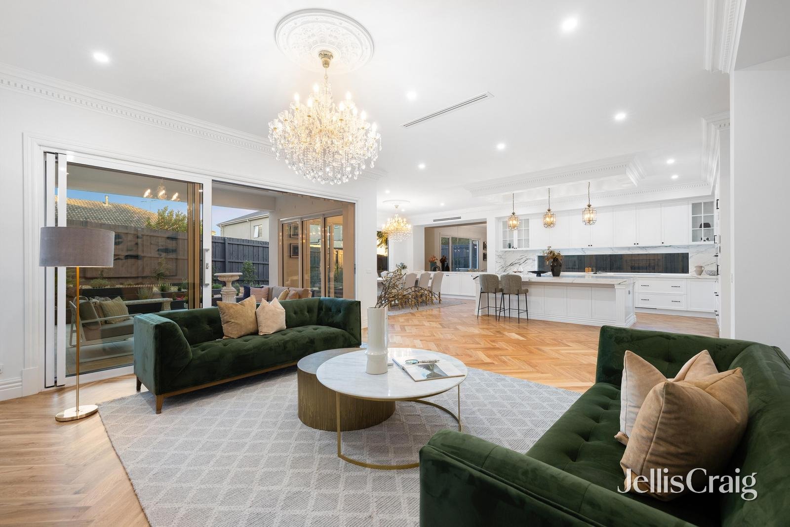 8 Diamond Avenue, Glen&nbsp;Waverley image 12