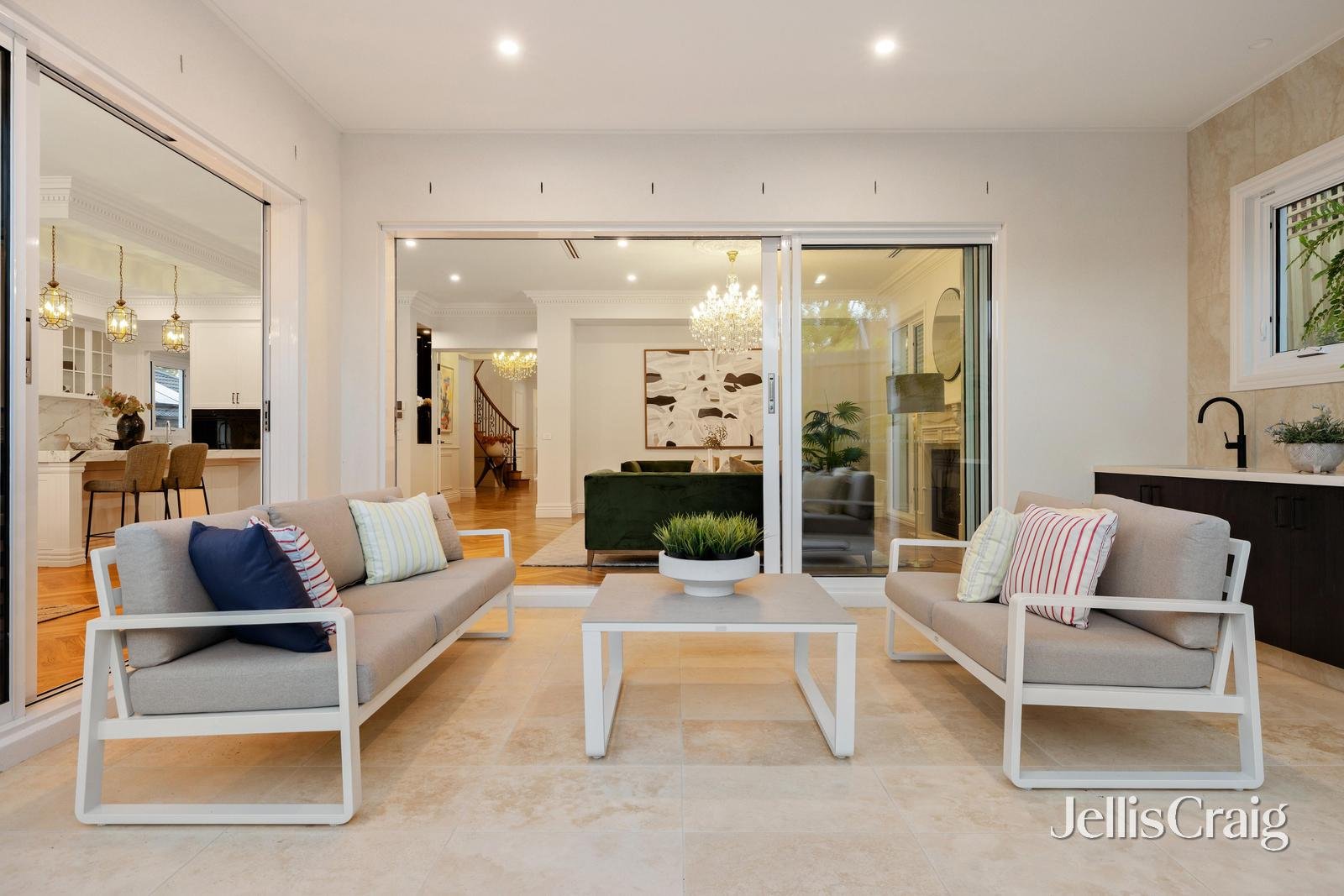 8 Diamond Avenue, Glen&nbsp;Waverley image 23