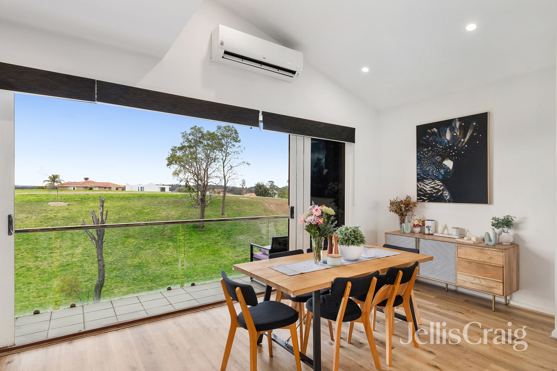 8 Diamond Boulevard, Greensborough image 2