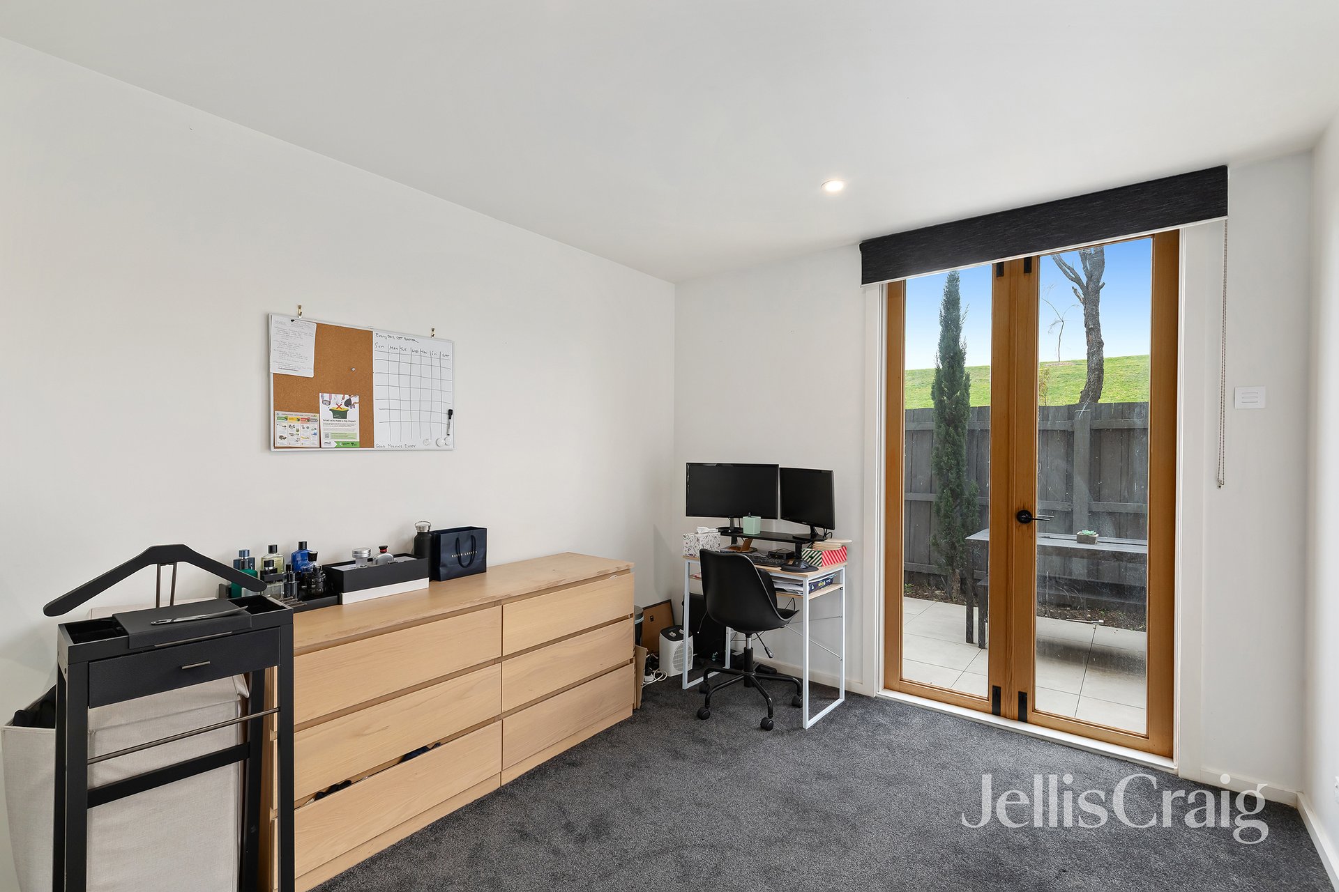 8 Diamond Boulevard, Greensborough image 7