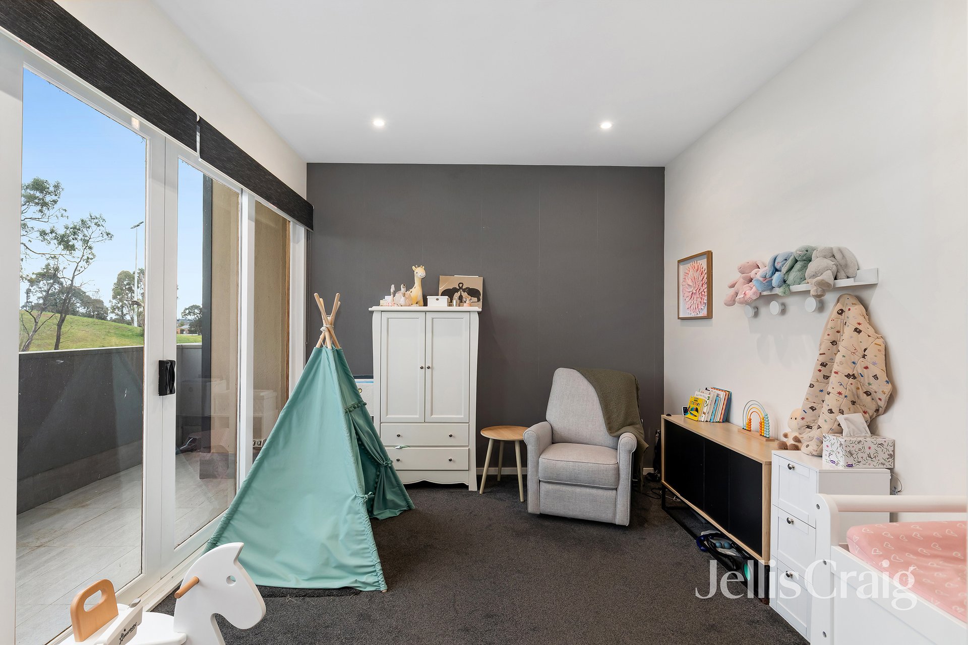 8 Diamond Boulevard, Greensborough image 8