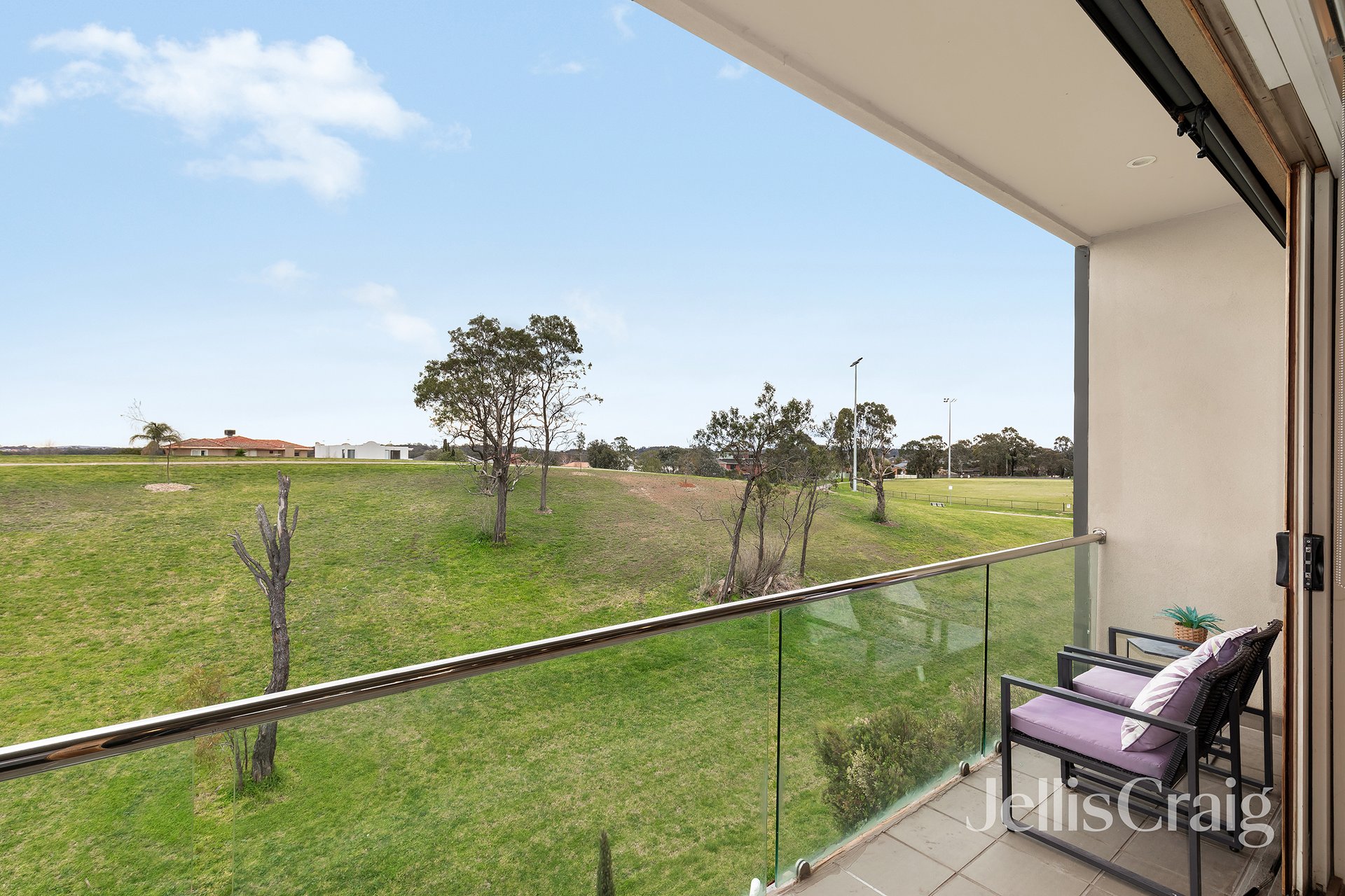 8 Diamond Boulevard, Greensborough image 12