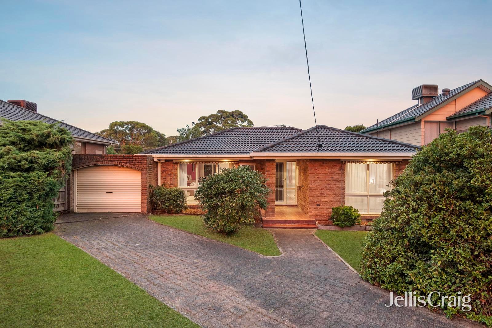 8 Dwyer Place, Greensborough image 1