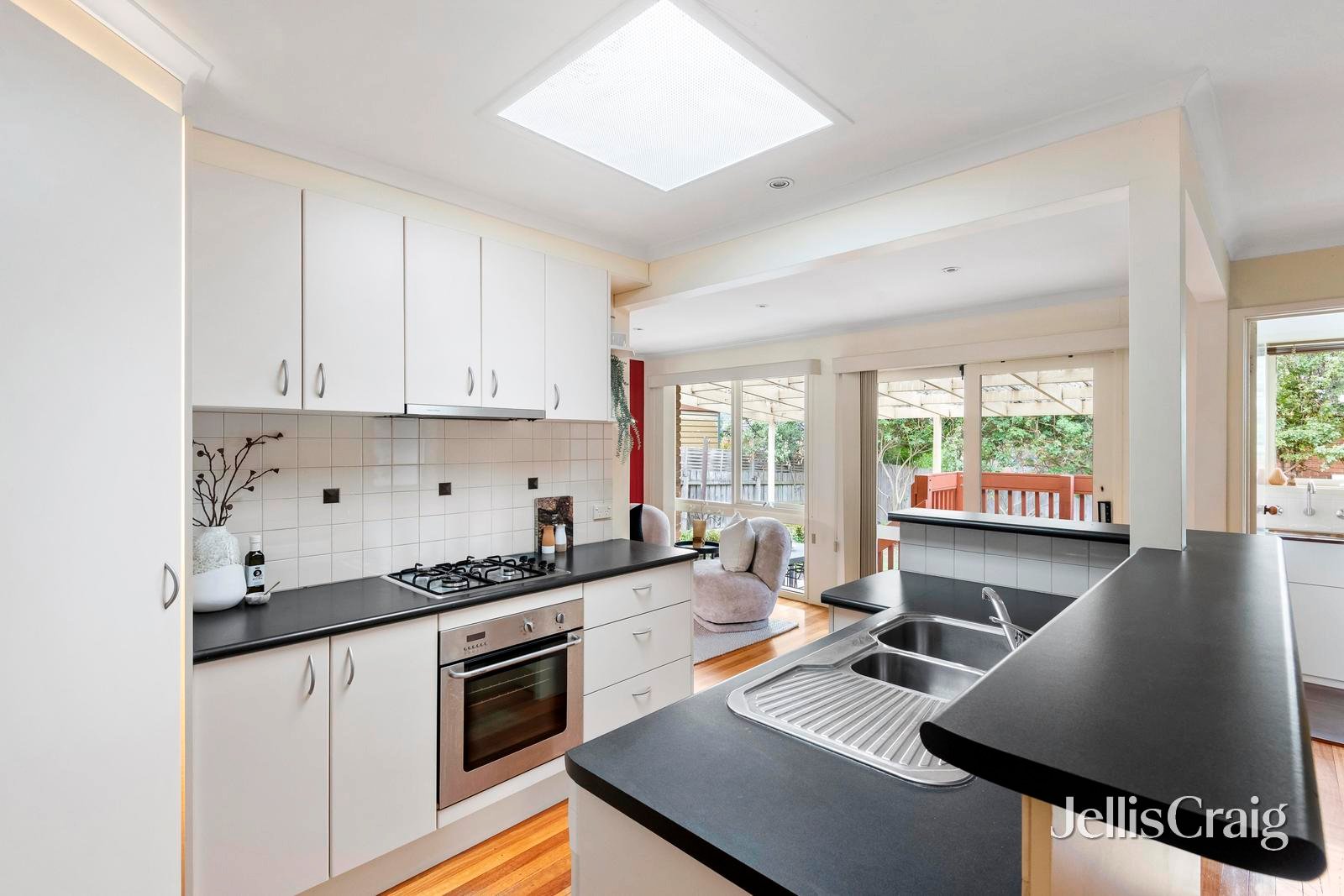 8 Dwyer Place, Greensborough image 4