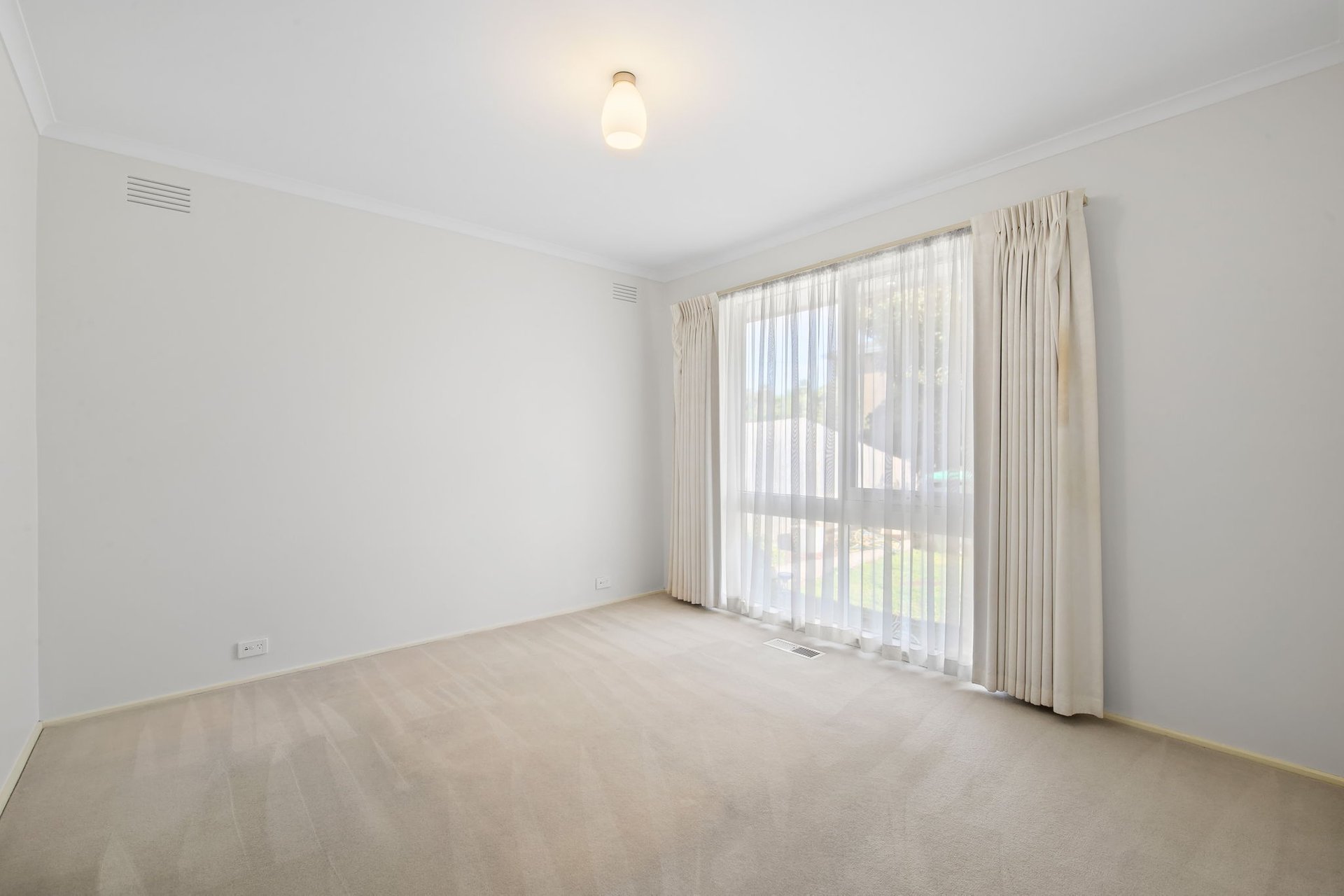 8 Dwyer Place, Greensborough image 5