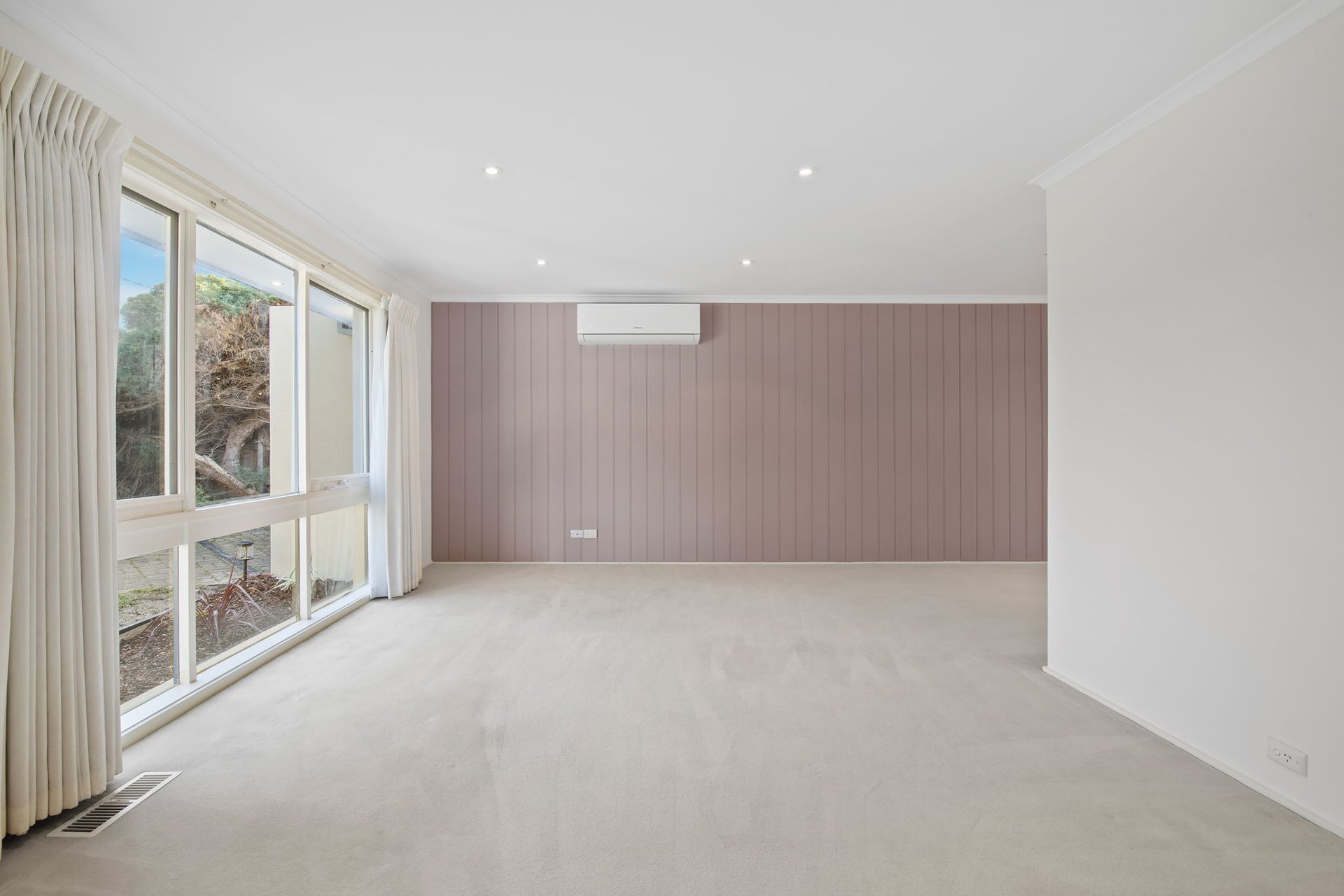 8 Dwyer Place, Greensborough image 2