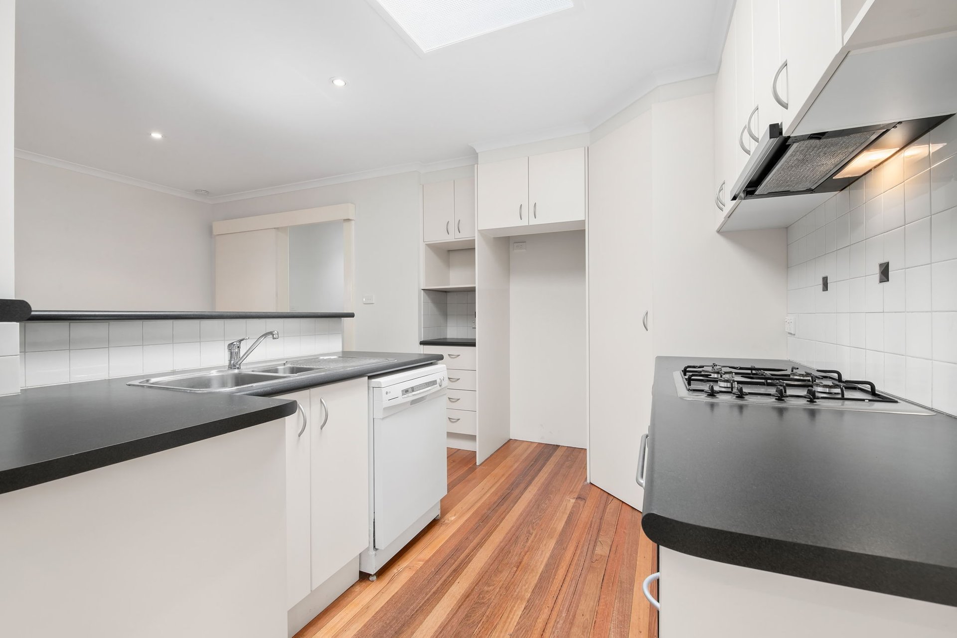 8 Dwyer Place, Greensborough image 4