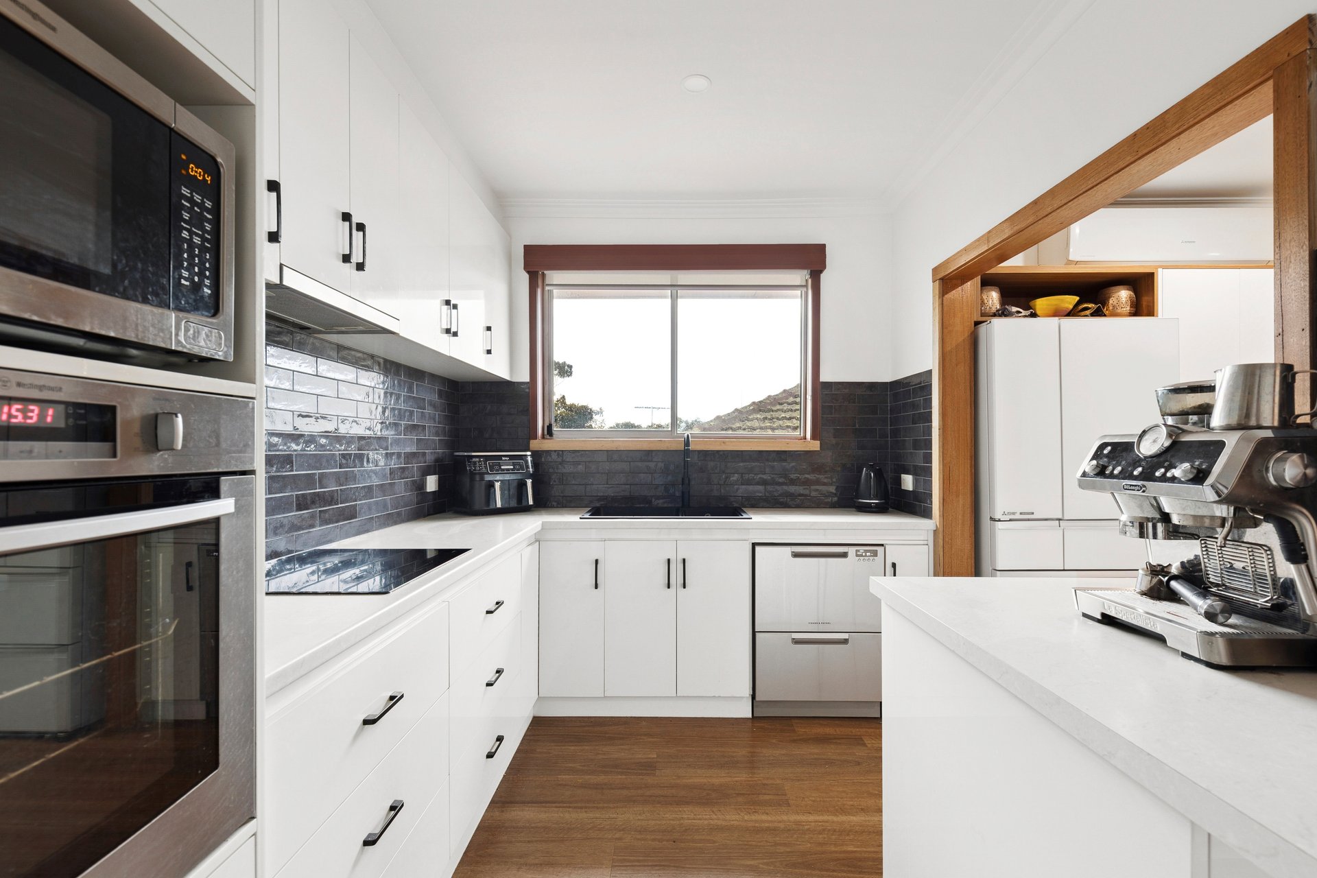 8 Eagleview Crescent, Bell&nbsp;Post&nbsp;Hill image 3