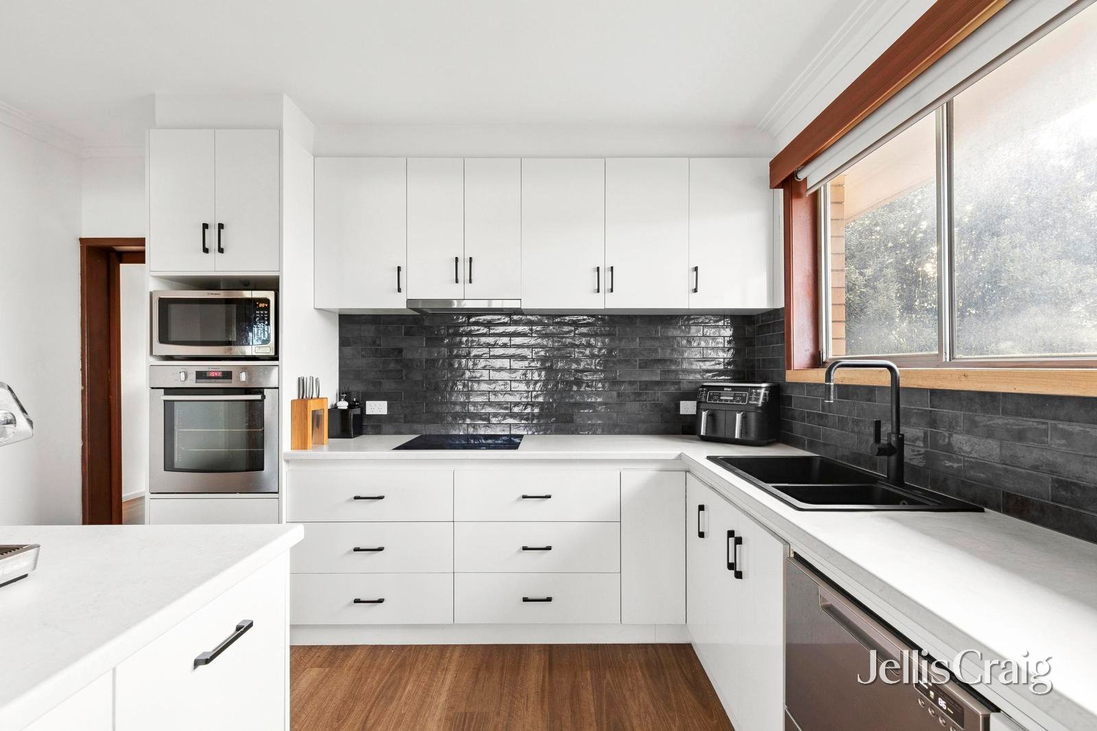 8 Eagleview Crescent, Bell&nbsp;Post&nbsp;Hill image 3