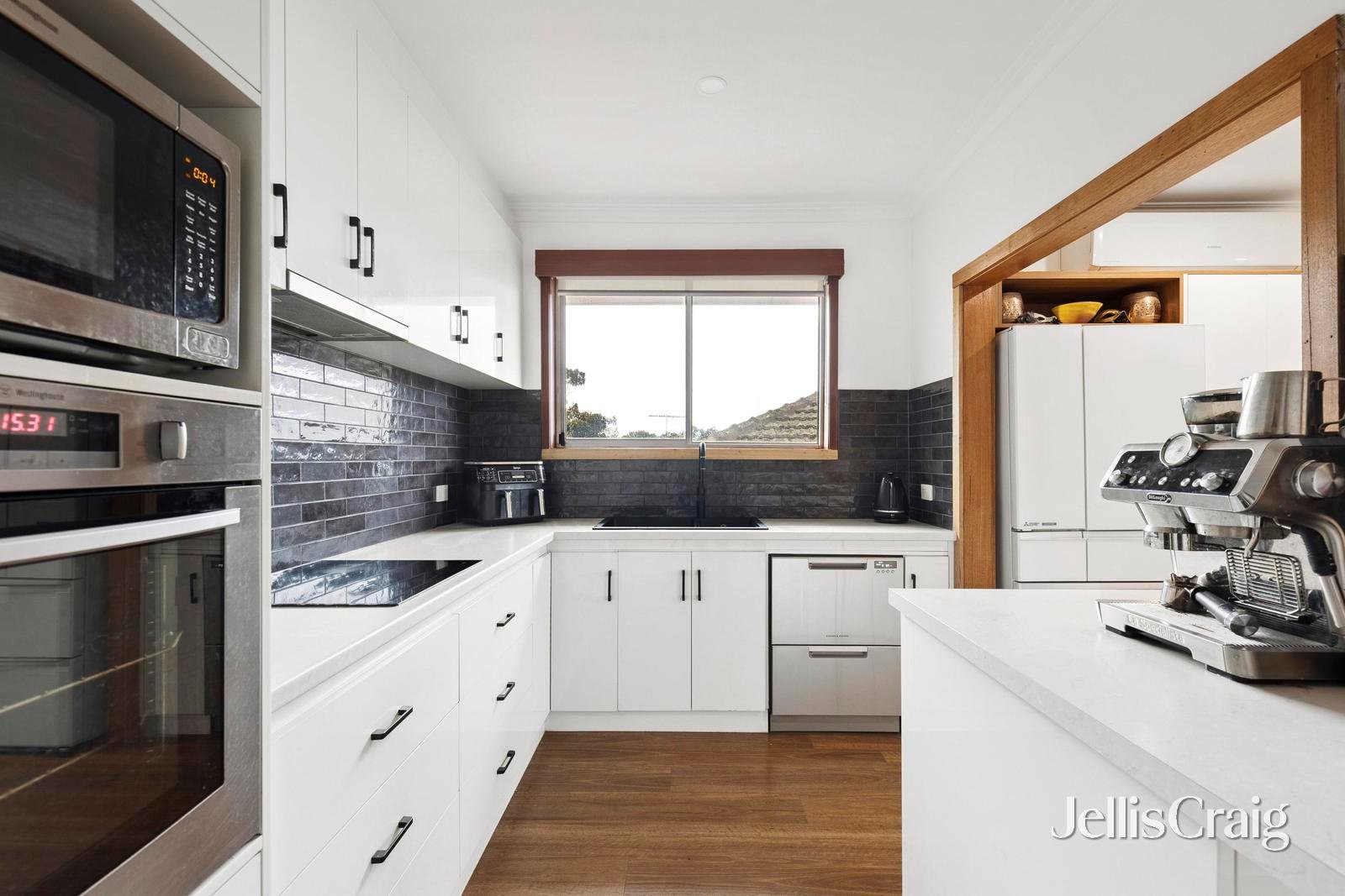 8 Eagleview Crescent, Bell&nbsp;Post&nbsp;Hill image 6