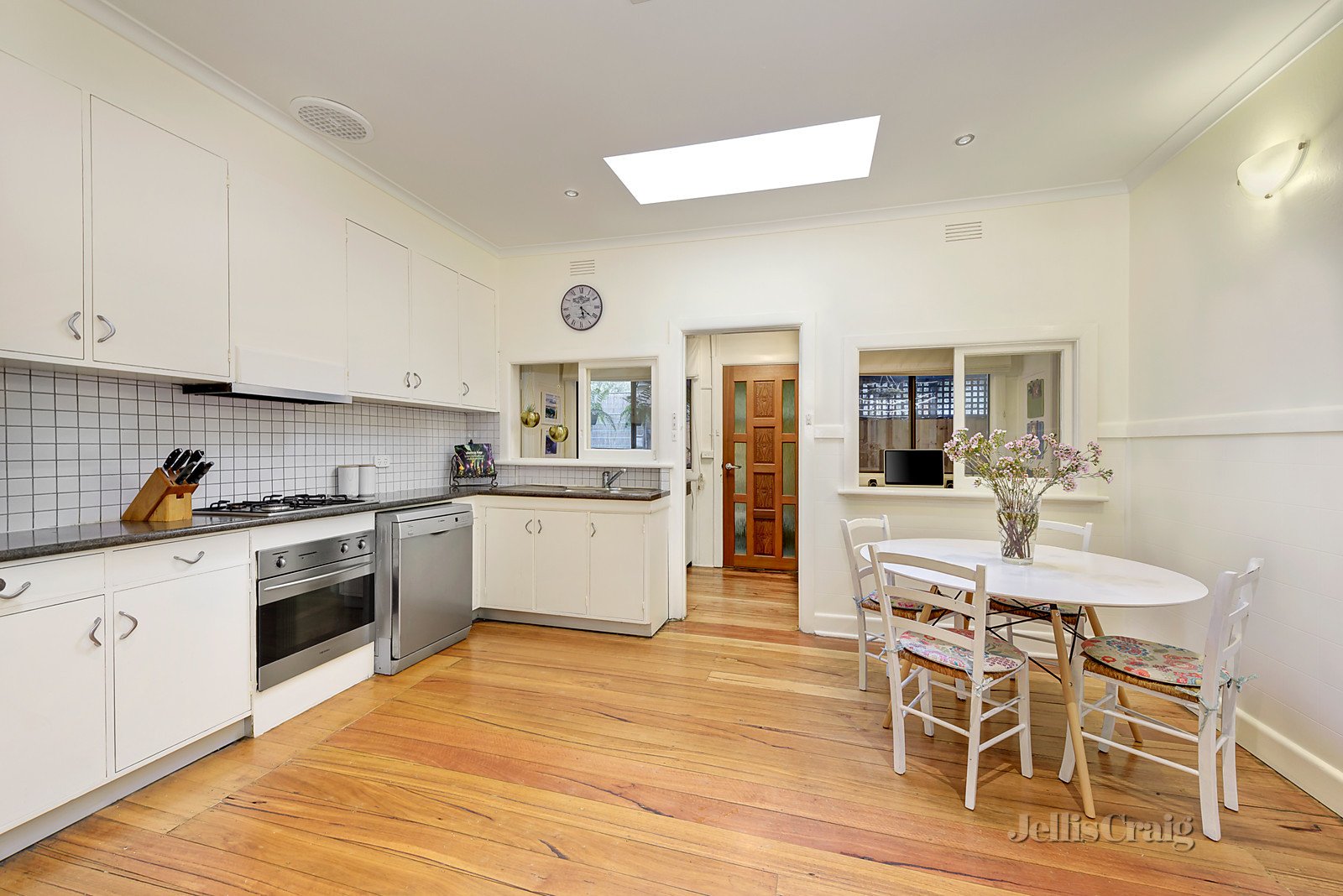 8 Edinburgh Street, Box Hill South image 3