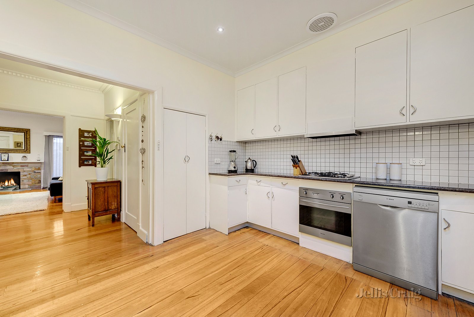 8 Edinburgh Street, Box Hill South image 4