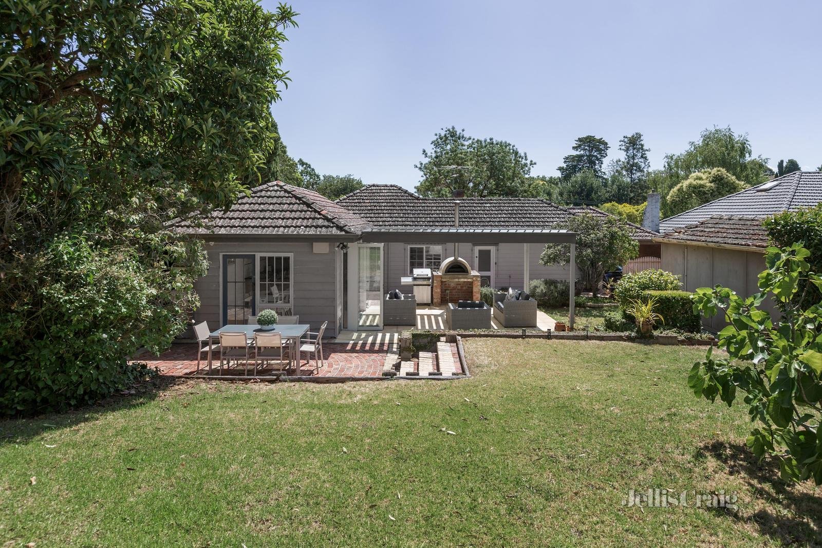 8 Elm Street, Surrey Hills image 4