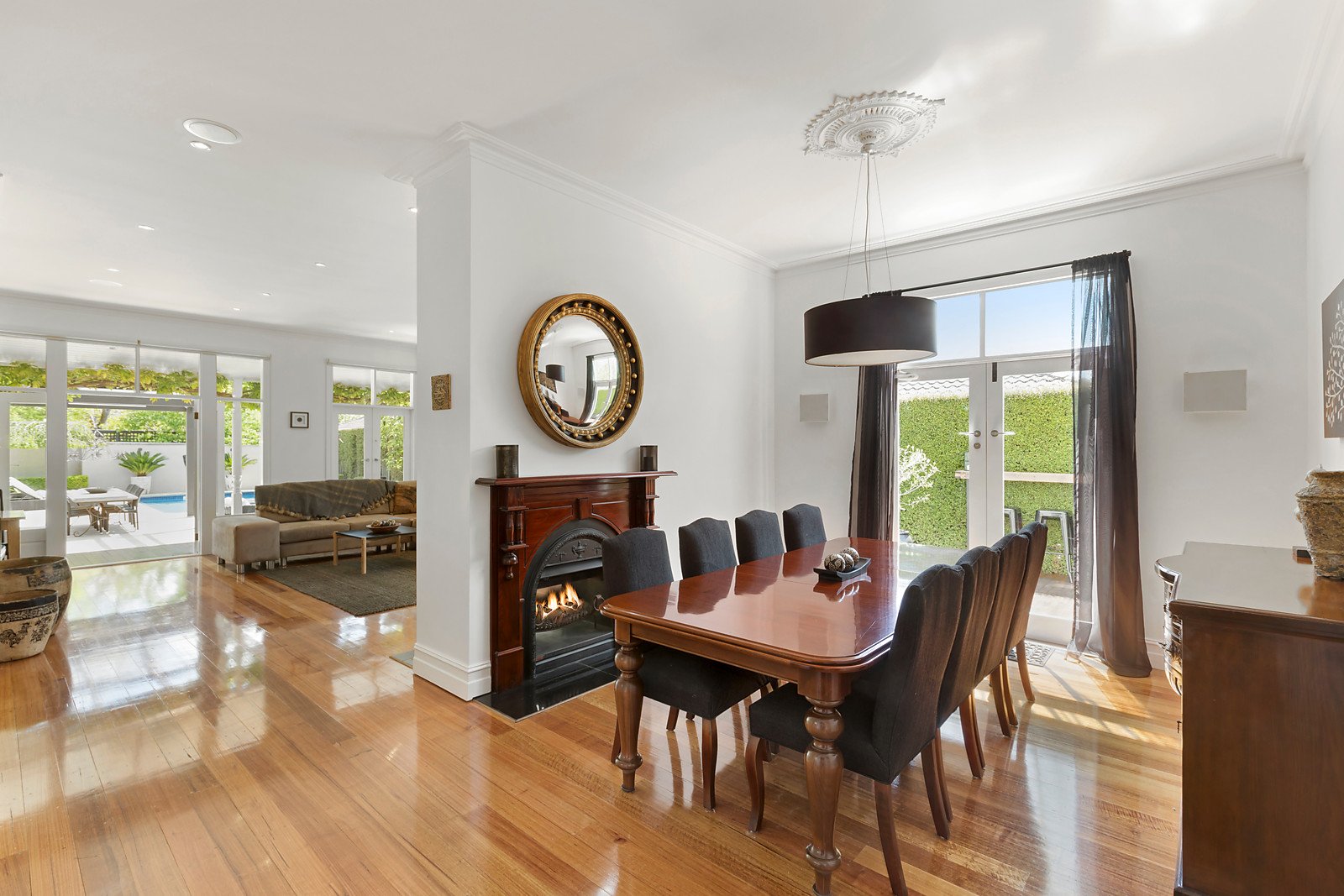 8 Essex Road, Surrey Hills image 6