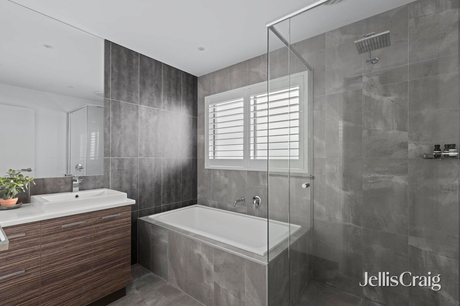 8 Everglade Street, Leopold image 7