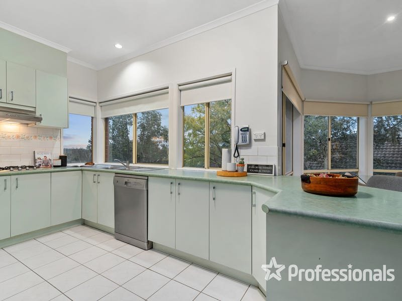 8 Eyton Close, Chirnside Park image 11