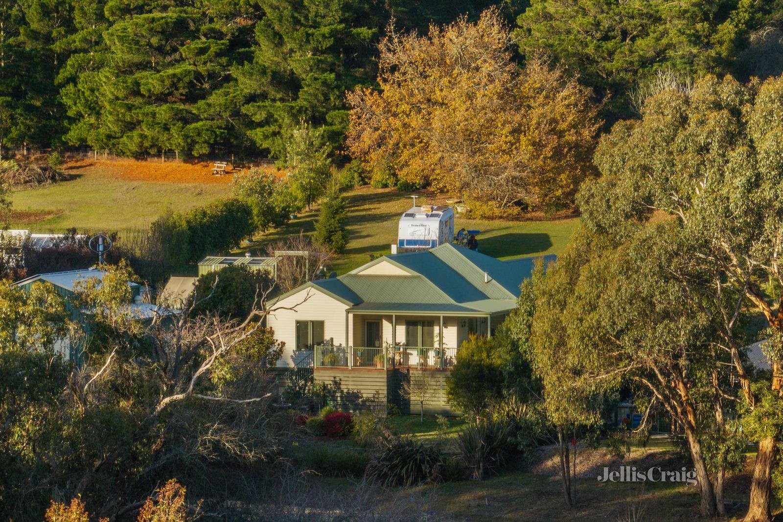 8 Faheys Road, Gordon image 1