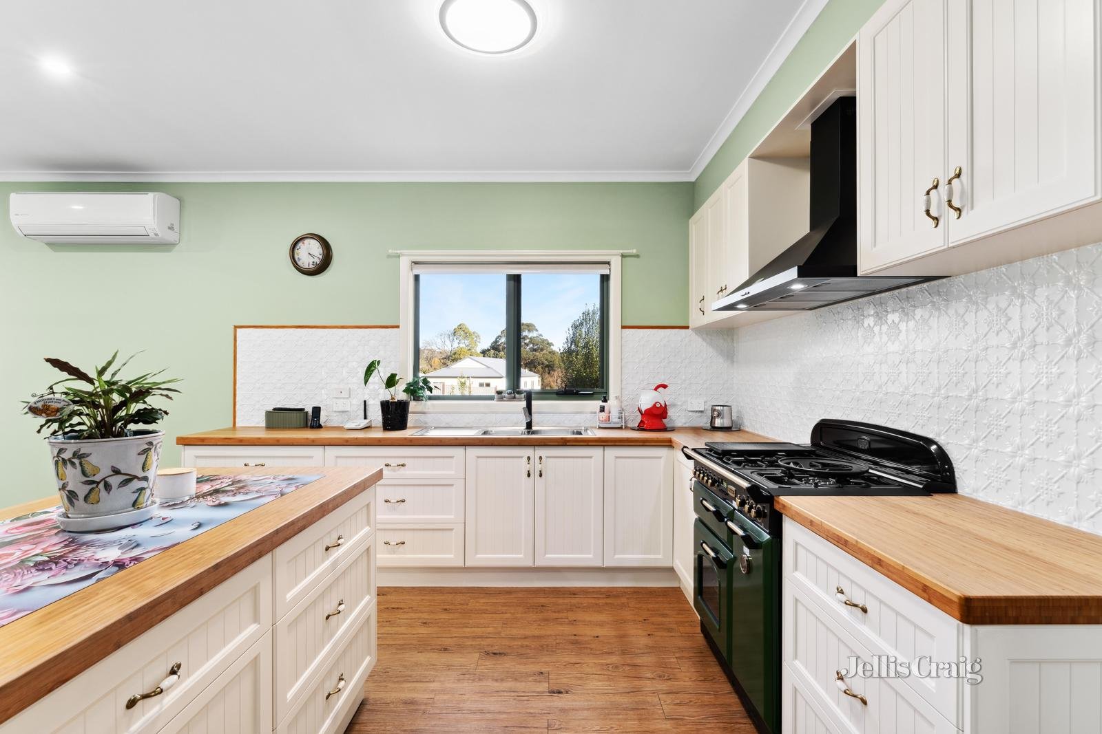 8 Faheys Road, Gordon image 3