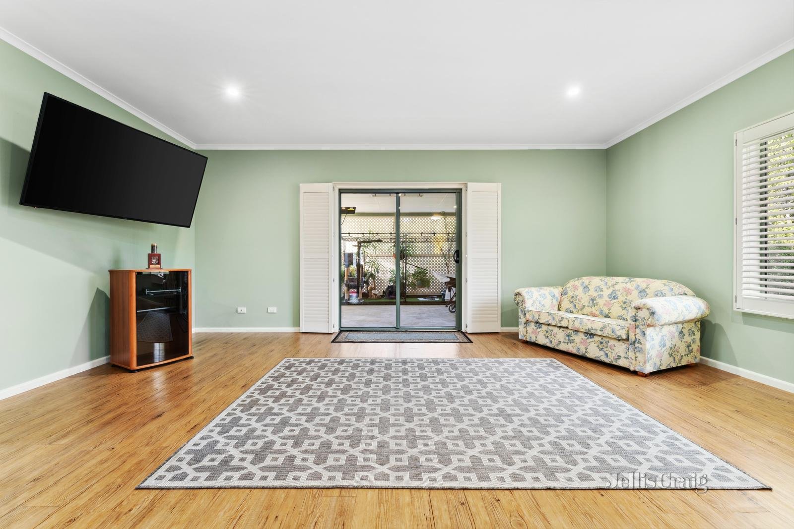 8 Faheys Road, Gordon image 4