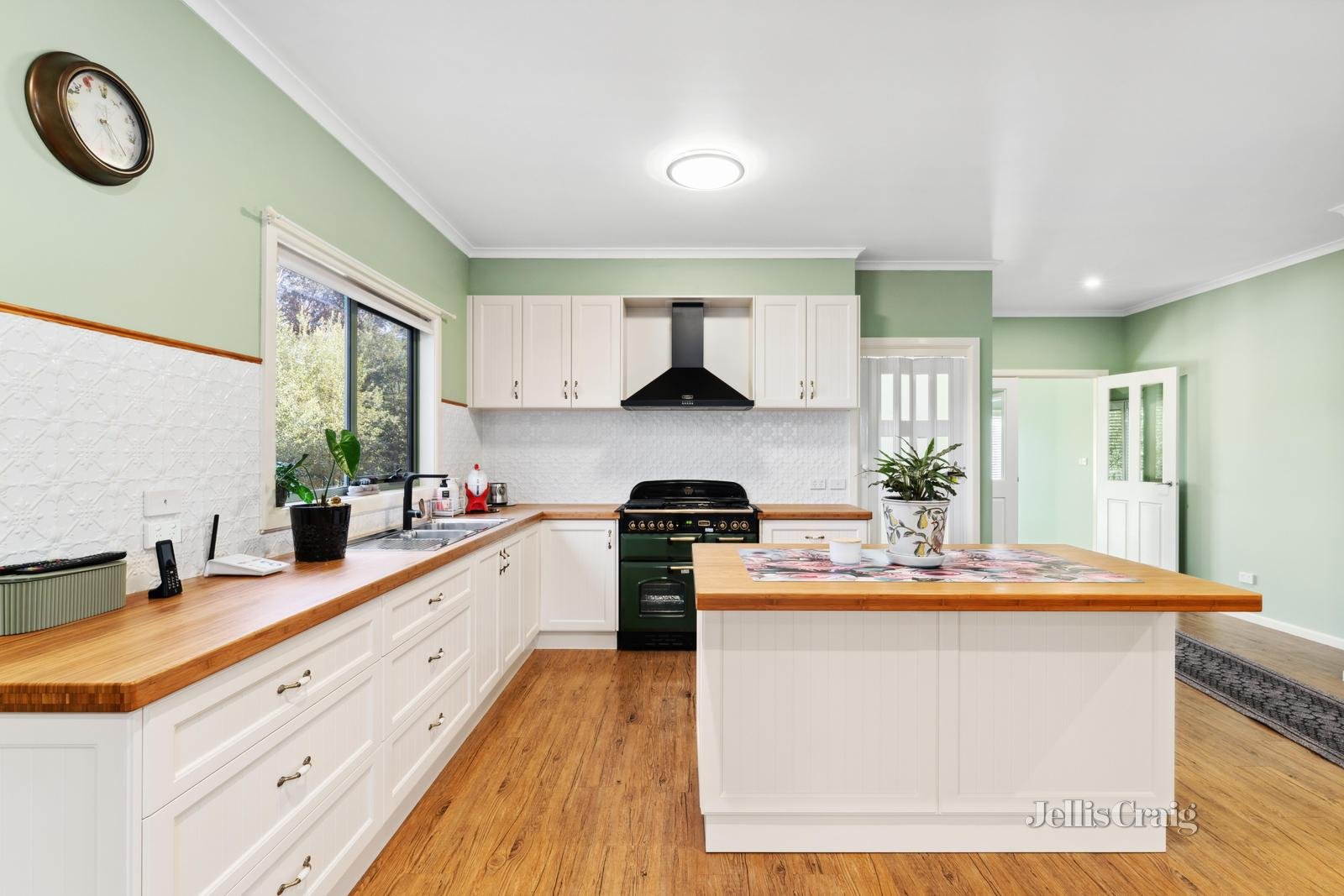 8 Faheys Road, Gordon image 14