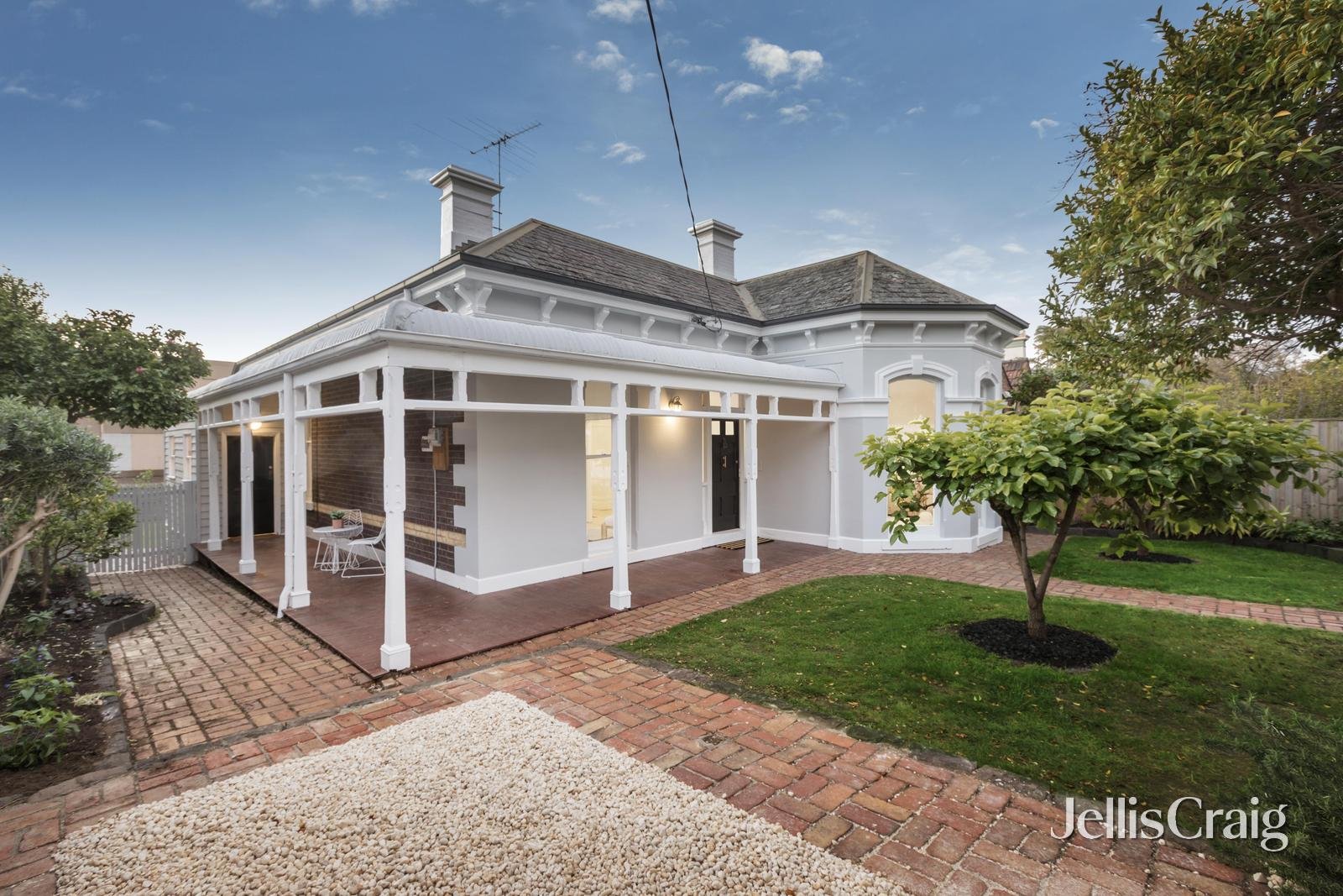 8 Fairholm Grove, Camberwell image 2