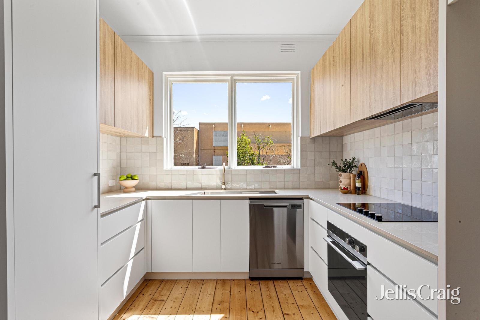 8 Fairholm Grove, Camberwell image 7