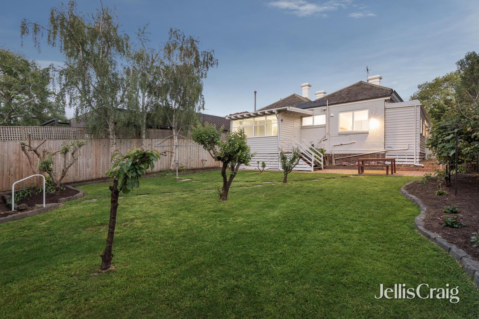 8 Fairholm Grove, Camberwell image 17