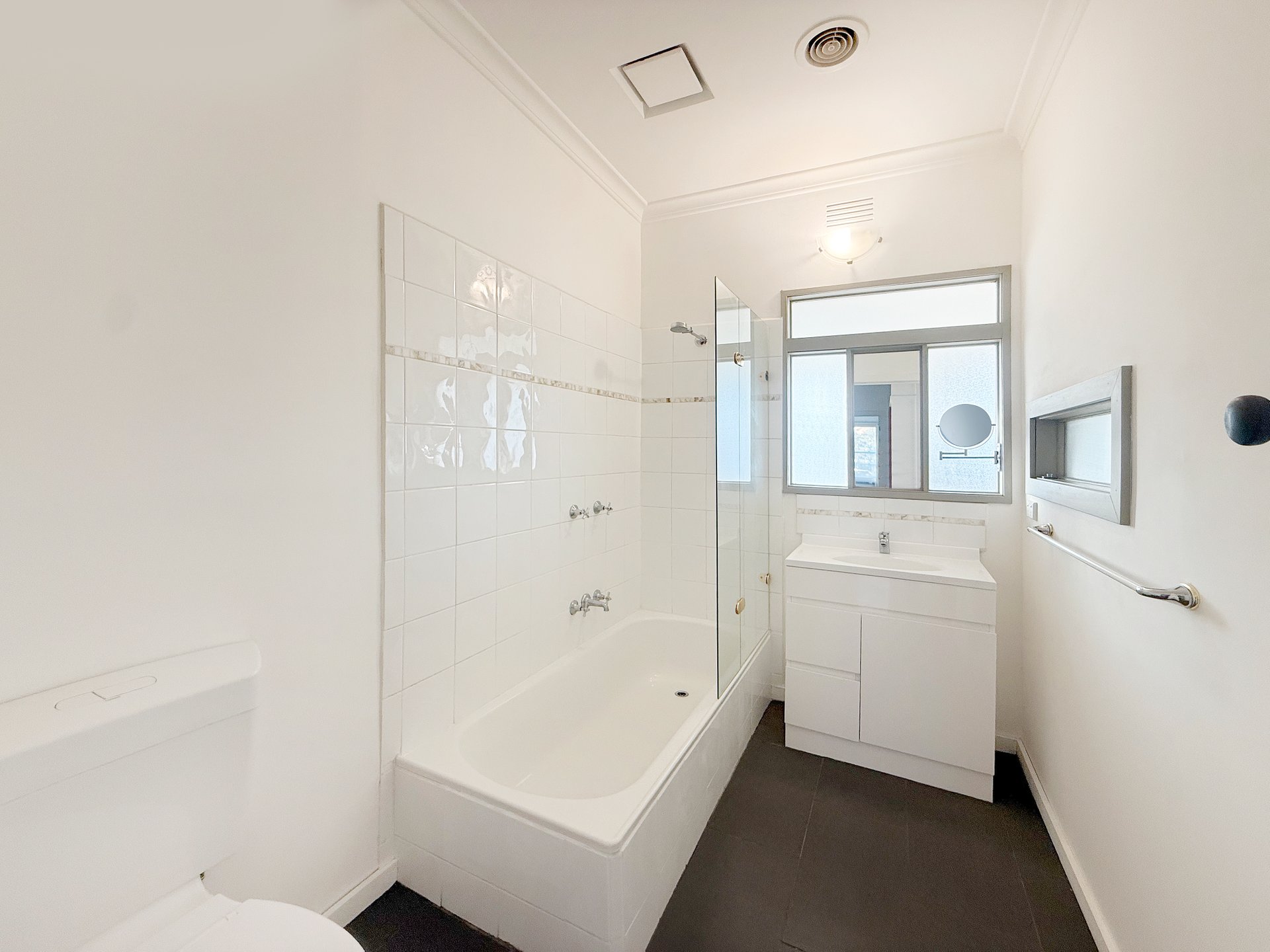 8 Fairy Street, Bell Post Hill image 6