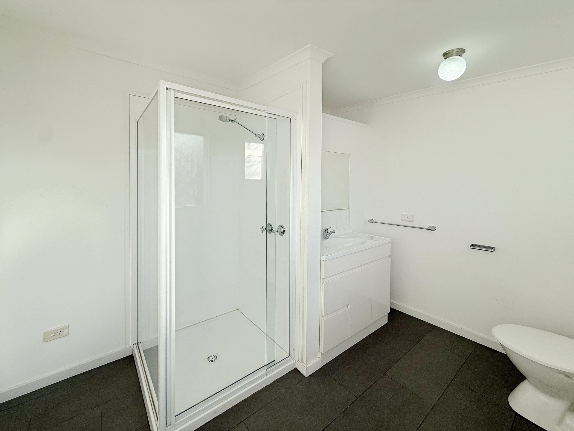 8 Fairy Street, Bell Post Hill image 9