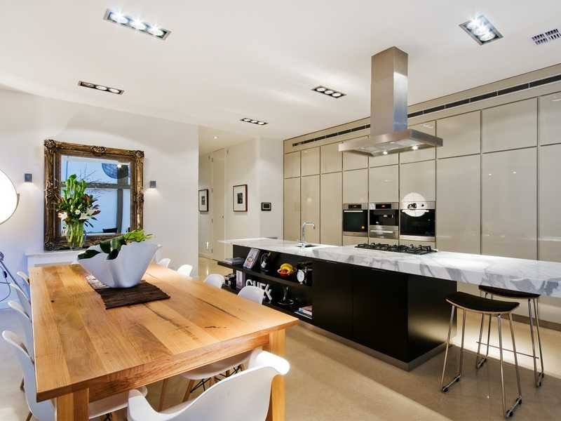 8 Fernery Grove, Newtown image 3
