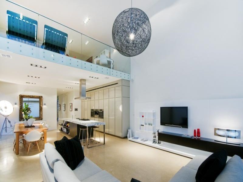 8 Fernery Grove, Newtown image 5